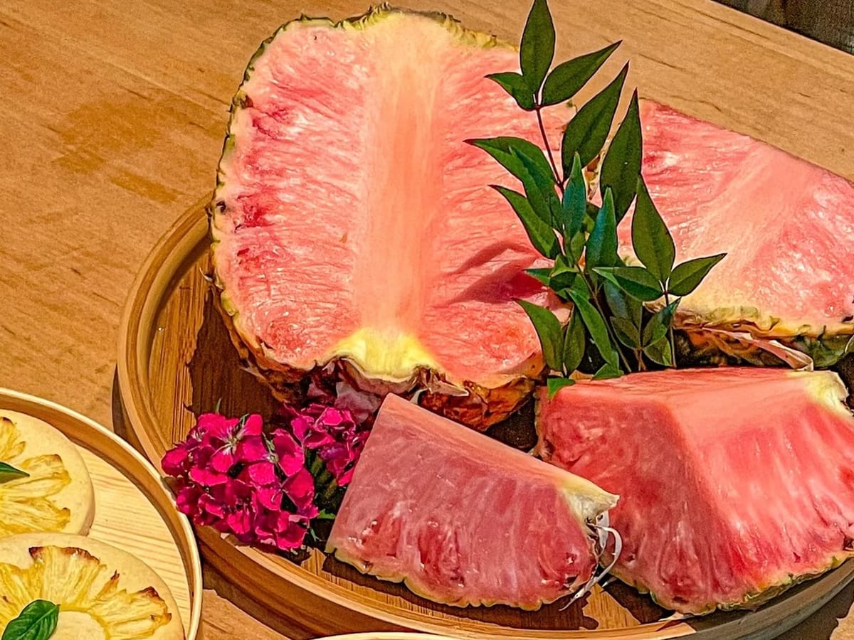 粉红菠萝:重塑消费者对生物工程食品的看法